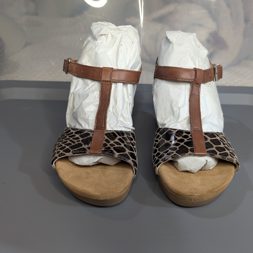 Enjoiya 38 Leather Animal Print 2" Heeled Wedge T Strap Sandals‎